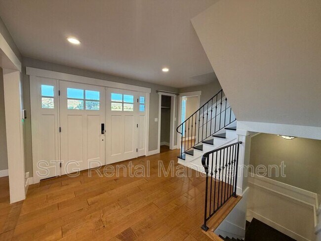 Building Photo - 600 N 260 W Cir