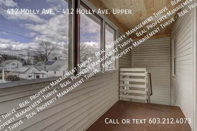 Building Photo - Bright Upper Level 2 Bedroom Duplex
