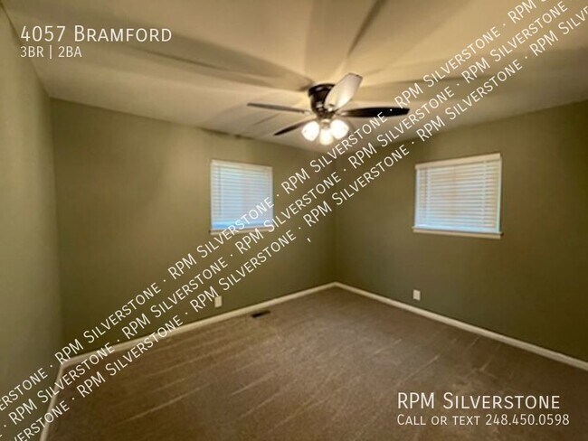 Building Photo - Spacious 3-bedroom