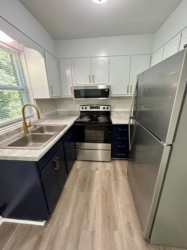 Primary Photo - 1462 Sherwood Dr