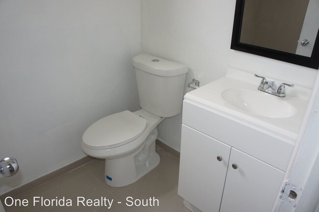 Foto del edificio - 300 NE 1st Ct