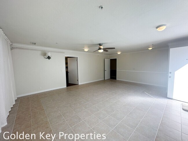 Building Photo - Spacious single-level attached guest house on private setting in Vista!