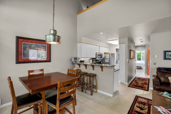 Foto del edificio - 1750 E Lakeshore Dr