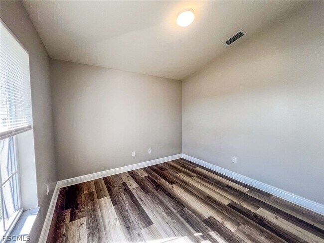 Foto del edificio - 4304 12th St W