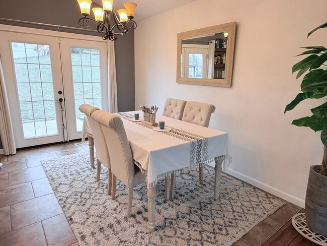 Foto del edificio - 806 Hawks Cir Dr