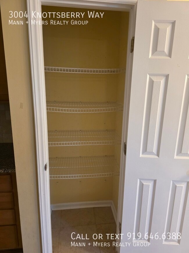 Foto del edificio - 3004 Knottsberry Way