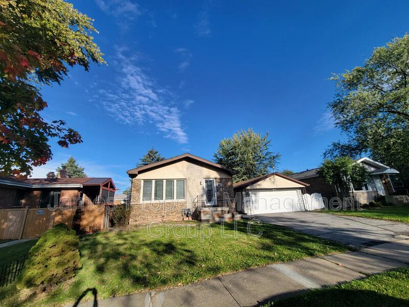 Foto principal - 443 Mayfair Pl S