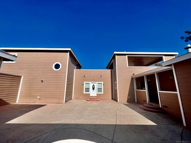Building Photo - 441 Rancho Santa Fe Rd