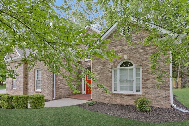 Building Photo - 2455 Arapaho Way