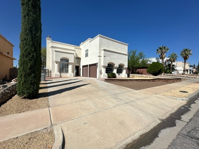 Building Photo - 7461 Plaza Redonda Dr