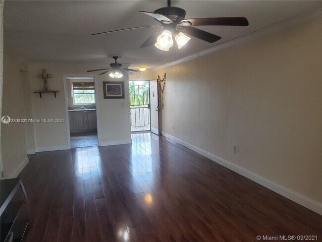 Building Photo - 1850 NE 169th St