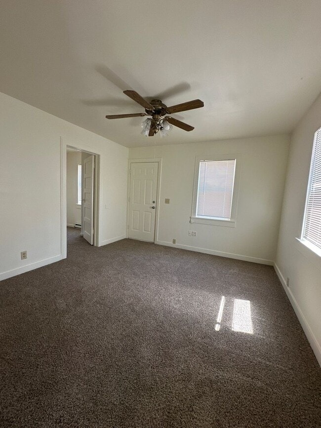 Building Photo - 1826 Summers Ln