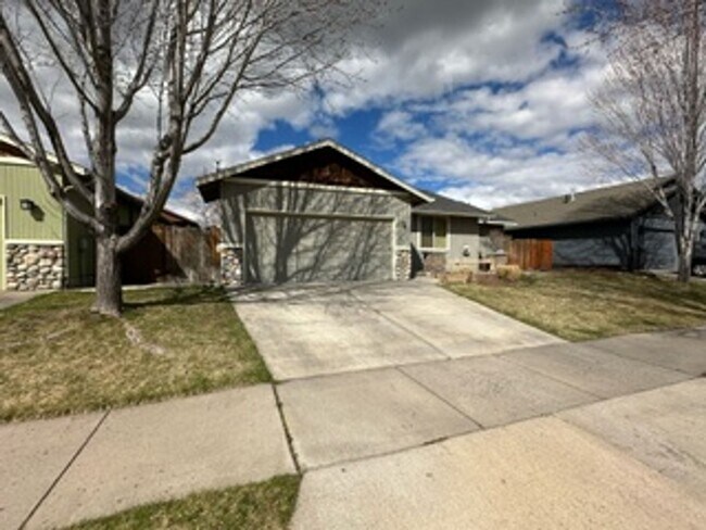 Foto del edificio - Bright & Spacious 3BR/2BA Home in SE Bend – Prime Location!