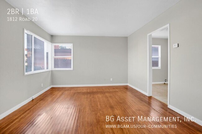 Building Photo - Spacious Duplex Unit with Garage Parking