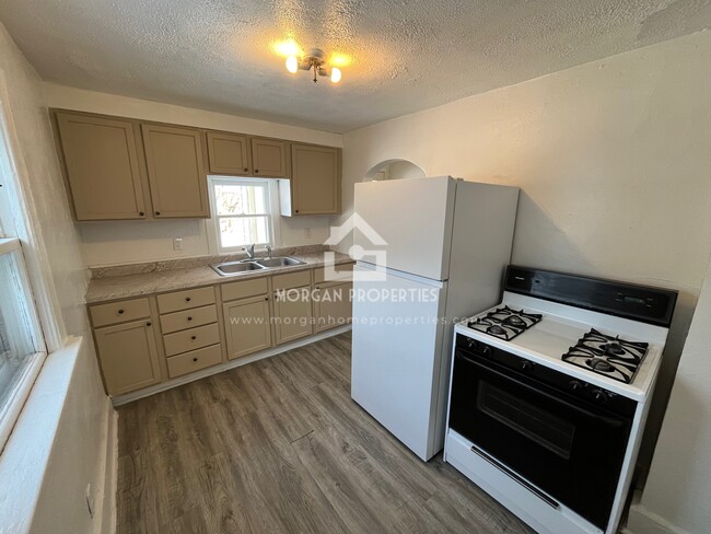 Foto del edificio - 1428 W 10th St