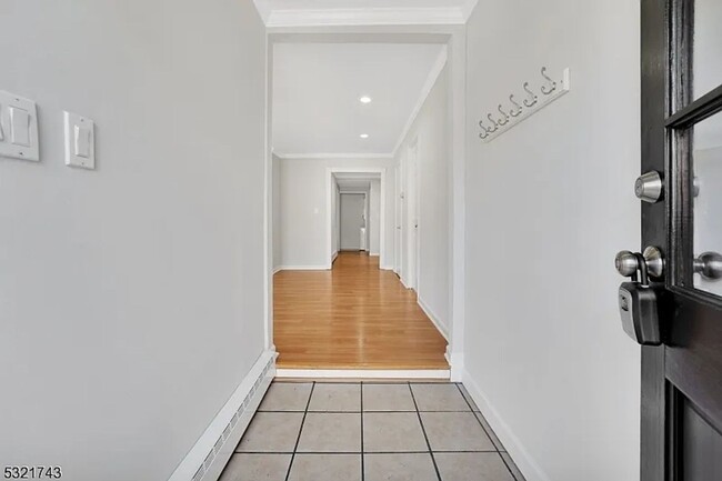 Foto del edificio - Charming 2BR Duplex in Mount Arlington