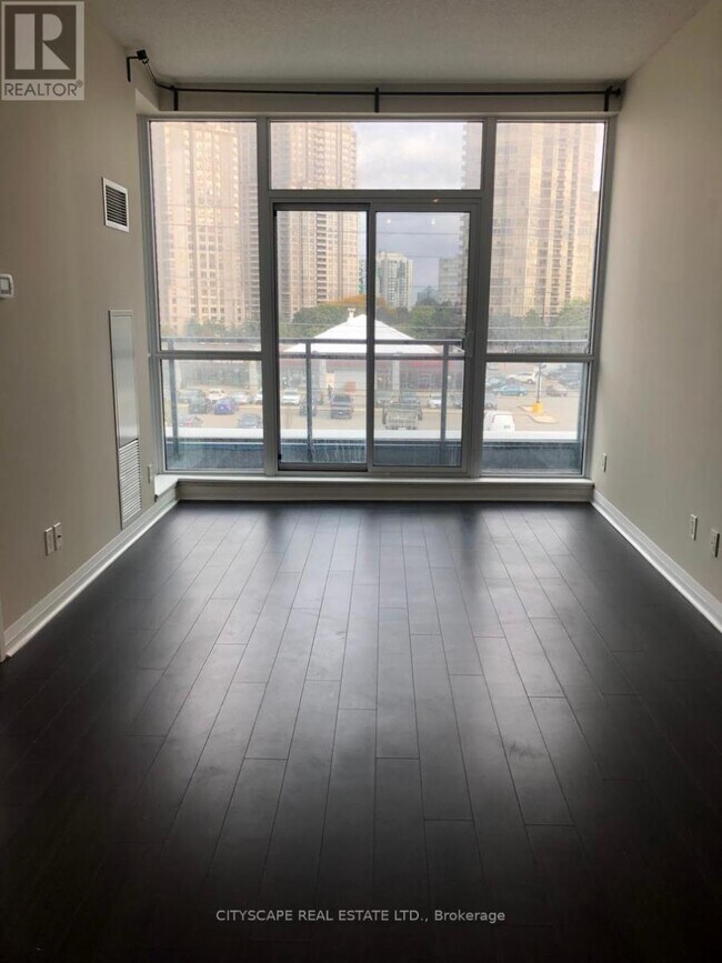 Photo du bâtiment - 75-375 Eglinton Ave W