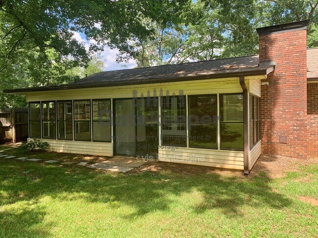 Foto del edificio - 216 Ginger Cake Rd