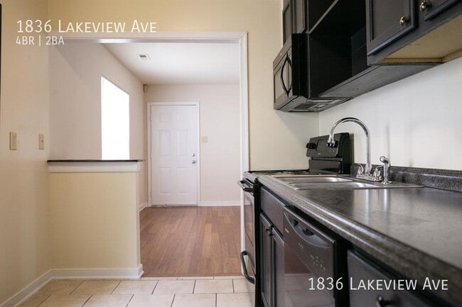 Building Photo - 4 bed in Randolph with large front porch &...