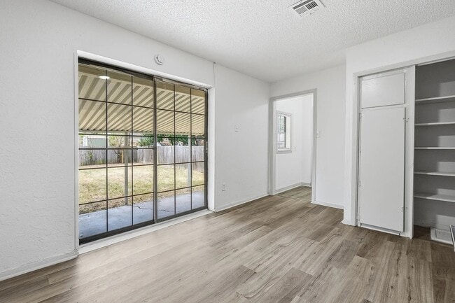 Building Photo - 5808 NW Kinyon Ave
