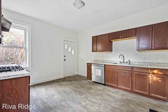 Building Photo - 3 br, 1 bath House - 316 Moore Avenue