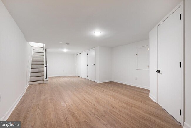 Foto del edificio - 1830 Montrose St