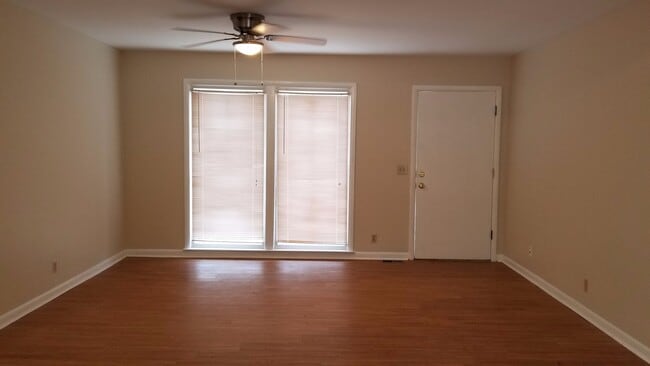 Building Photo - Convenient rental in Nashville near airport!