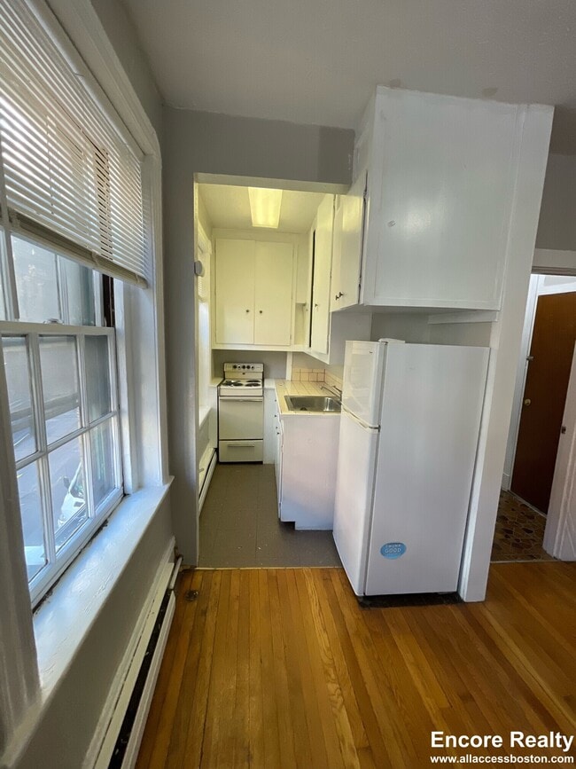 Building Photo - 41 Anderson St