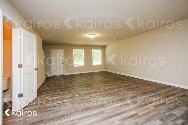 Foto del edificio - 2561 Wood Bend Ln