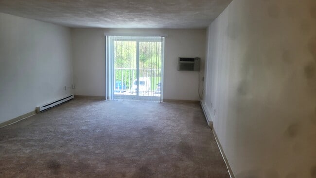 Building Photo - 26 Greentree Ln