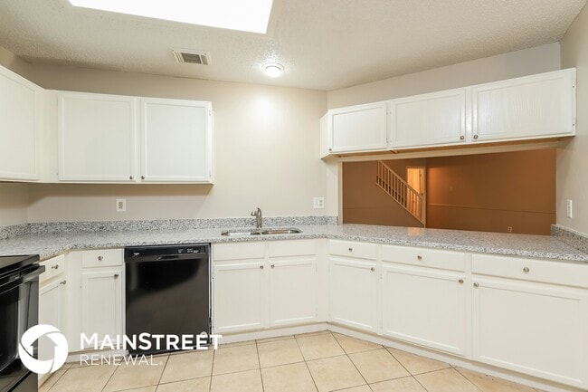 Foto del edificio - 13406 Forum Rd