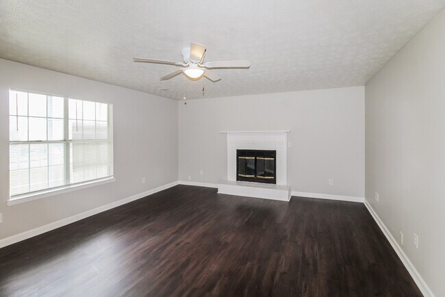 Foto del edificio - 2175 Red Rose Ln