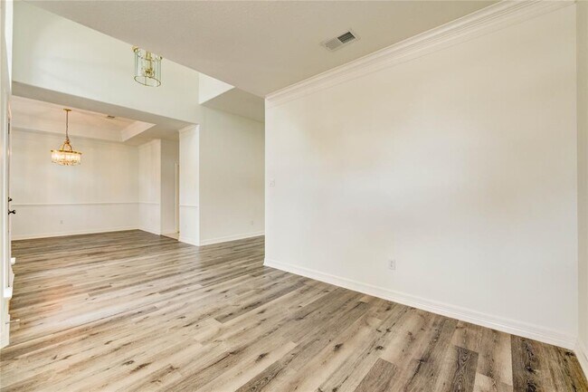 Building Photo - 8803 Memorial Creek Dr