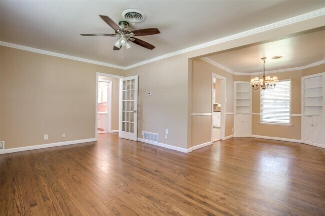 Building Photo - 3724 Almazan Dr