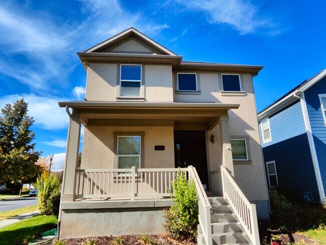 Building Photo - Spacious 5 bed, 4 bath home!