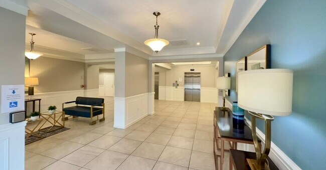 Foto del edificio - Newly Renovated Condo Located In Highly Desirable Area Of Forest Acres!