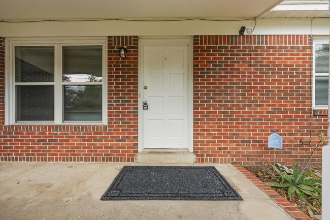 Building Photo - 358 Coral Dr SW