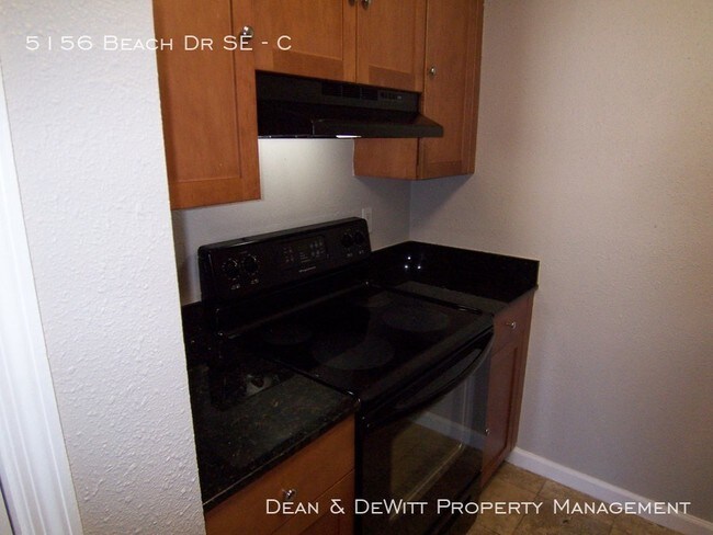 Building Photo - 5156 Beach Dr SE
