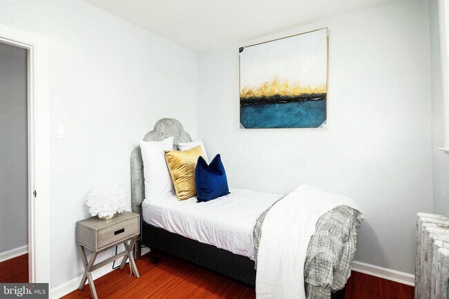 Foto del edificio - 7076 Forrest Ave