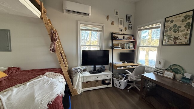 Building Photo - 60 Fox Ln