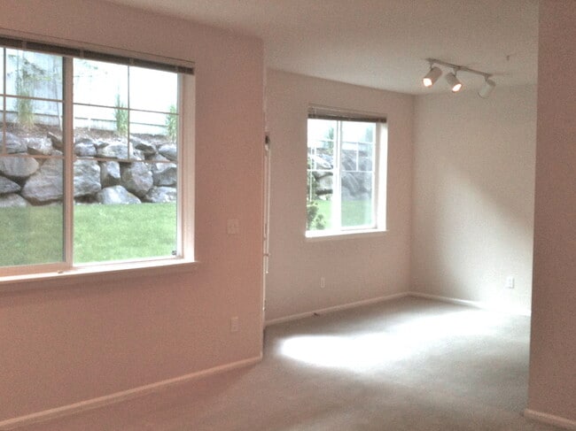 Building Photo - 13000 Admiralty Way