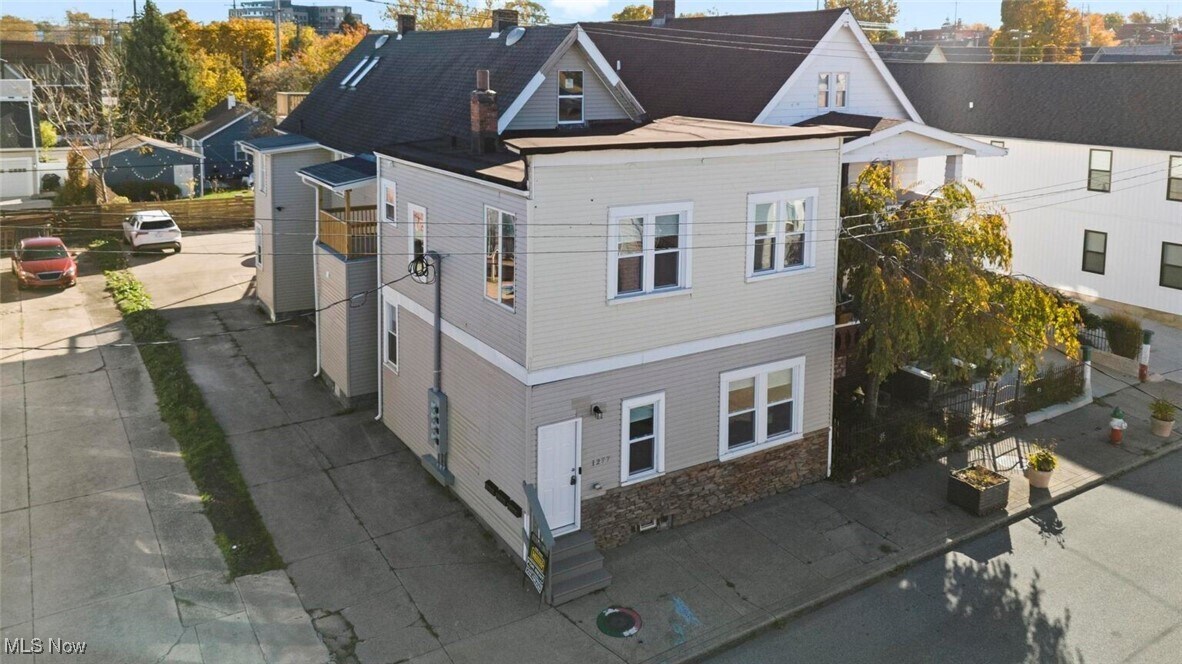 Primary Photo - 1277 W 67th St