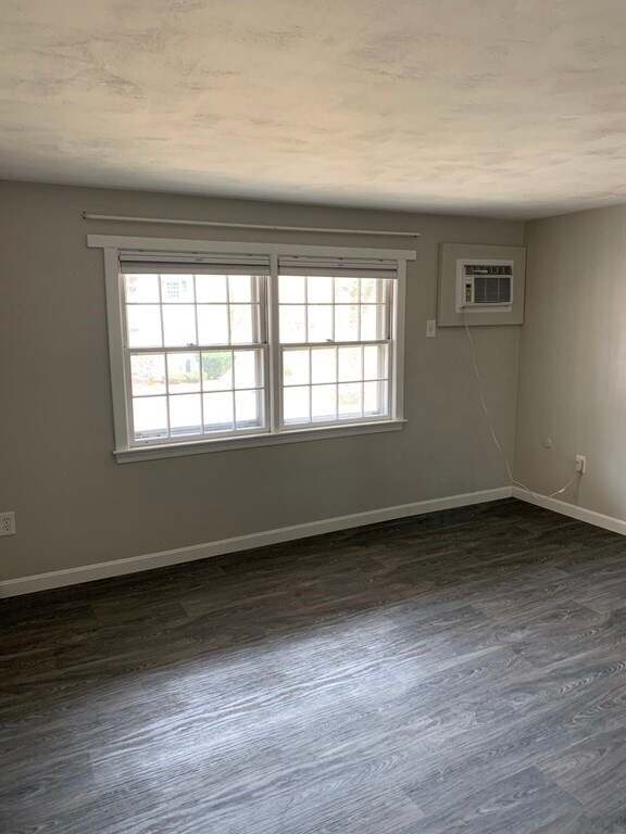 Building Photo - 115 Old Meetinghouse Rd