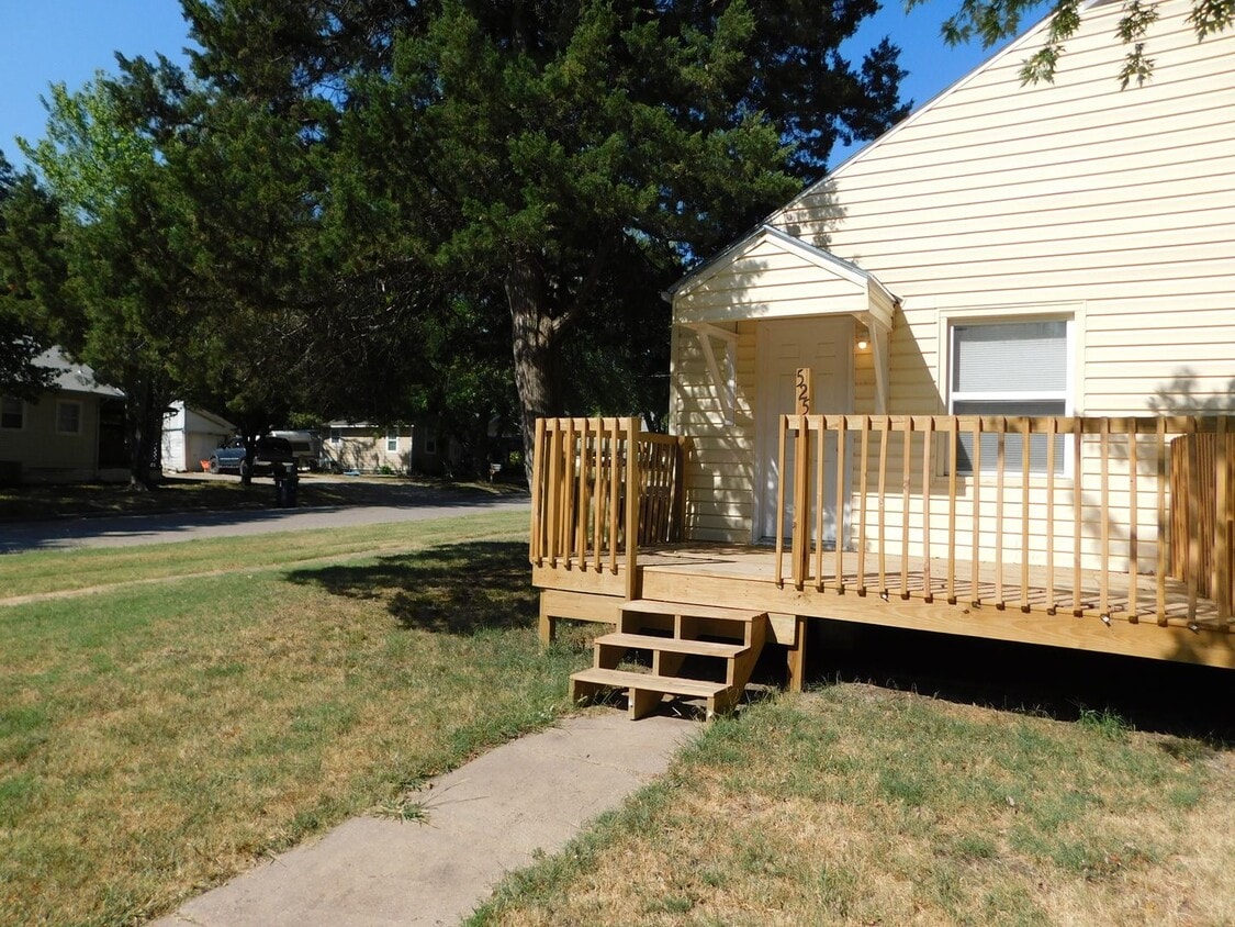 Primary Photo - One bedroom/1 bath duplex in El Dorado!