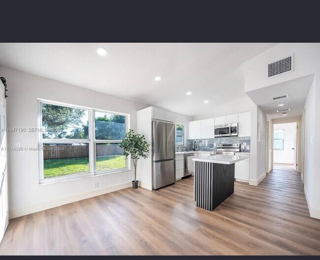 Foto del edificio - 1108 SW 22nd Terrace