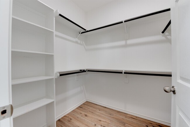 Foto del edificio - 8202 Homewood Ln
