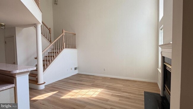 Building Photo - 207 Lookout Pl