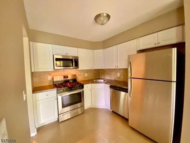 Foto del edificio - 1105 Spruce Hills Dr