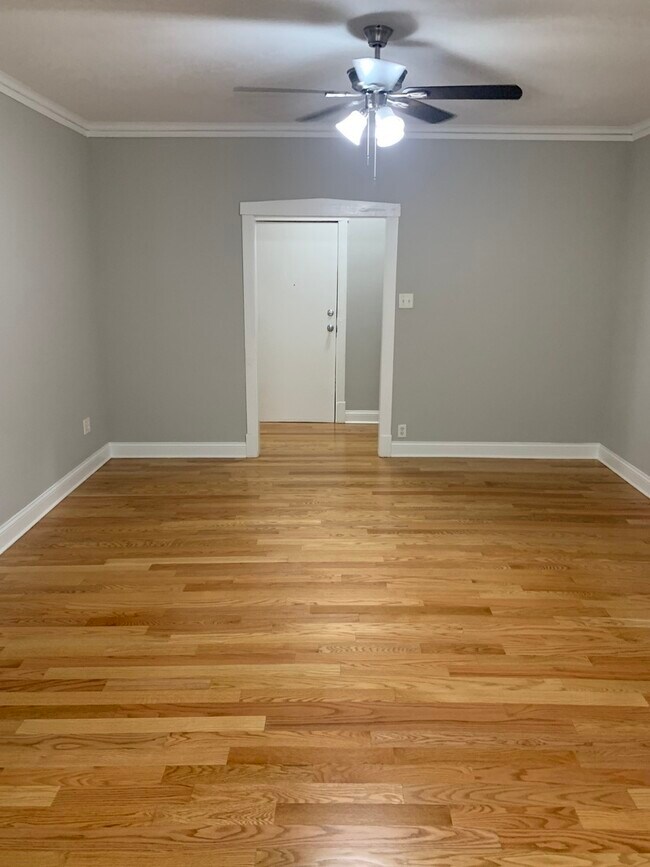 Building Photo - 4460 N Avers Ave