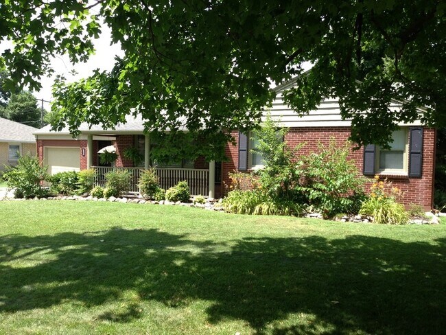 Foto del edificio - Stunning 3 Bedroom, 2 Bath Home in Univers...